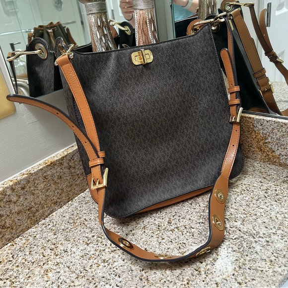 Michael Kors Sullivan Large North/South Messenger with dustbag - Picture 2 of 14